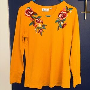 Women’s d&co. Top size s